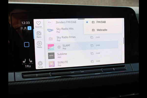 Volkswagen Golf 1.5 eTSI 150pk DSG R-Line Panorama dak Navigatie Apple Carplay/Android Auto Climate Control Camera Dab Extra Getint Glas Adaptieve Cruise Control Virtual Cockpit Lichtmetalen Velgen