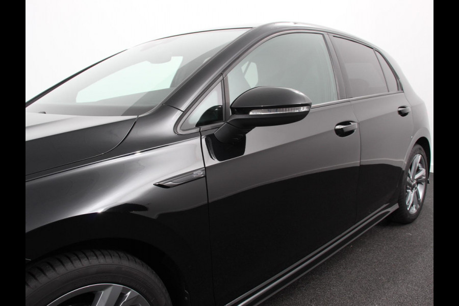 Volkswagen Golf 1.5 eTSI 150pk DSG R-Line Panorama dak Navigatie Apple Carplay/Android Auto Climate Control Camera Dab Extra Getint Glas Adaptieve Cruise Control Virtual Cockpit Lichtmetalen Velgen