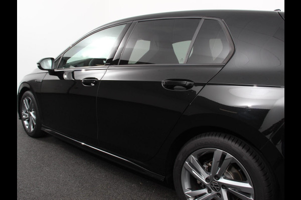 Volkswagen Golf 1.5 eTSI 150pk DSG R-Line Panorama dak Navigatie Apple Carplay/Android Auto Climate Control Camera Dab Extra Getint Glas Adaptieve Cruise Control Virtual Cockpit Lichtmetalen Velgen