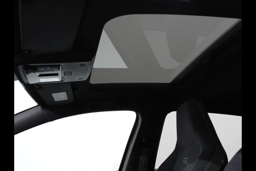 Volkswagen Golf 1.5 eTSI 150pk DSG R-Line Panorama dak Navigatie Apple Carplay/Android Auto Climate Control Camera Dab Extra Getint Glas Adaptieve Cruise Control Virtual Cockpit Lichtmetalen Velgen