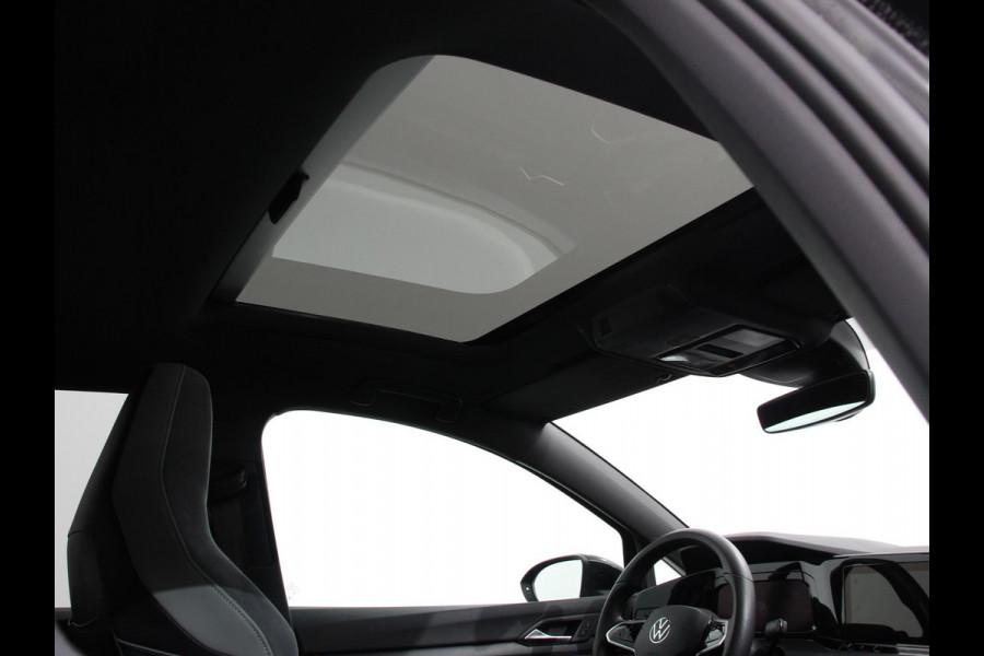 Volkswagen Golf 1.5 eTSI 150pk DSG R-Line Panorama dak Navigatie Apple Carplay/Android Auto Climate Control Camera Dab Extra Getint Glas Adaptieve Cruise Control Virtual Cockpit Lichtmetalen Velgen