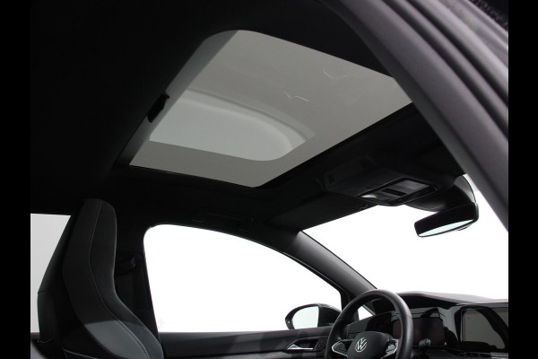 Volkswagen Golf 1.5 eTSI 150pk DSG R-Line Panorama dak Navigatie Apple Carplay/Android Auto Climate Control Camera Dab Extra Getint Glas Adaptieve Cruise Control Virtual Cockpit Lichtmetalen Velgen