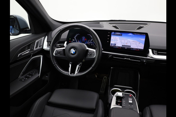 BMW X1 sDrive18i | M-Sport | Pano | Memory | 360 Camera | Head Up | Keyless | Harman/ Kardon | Prijs Rijklaar !!