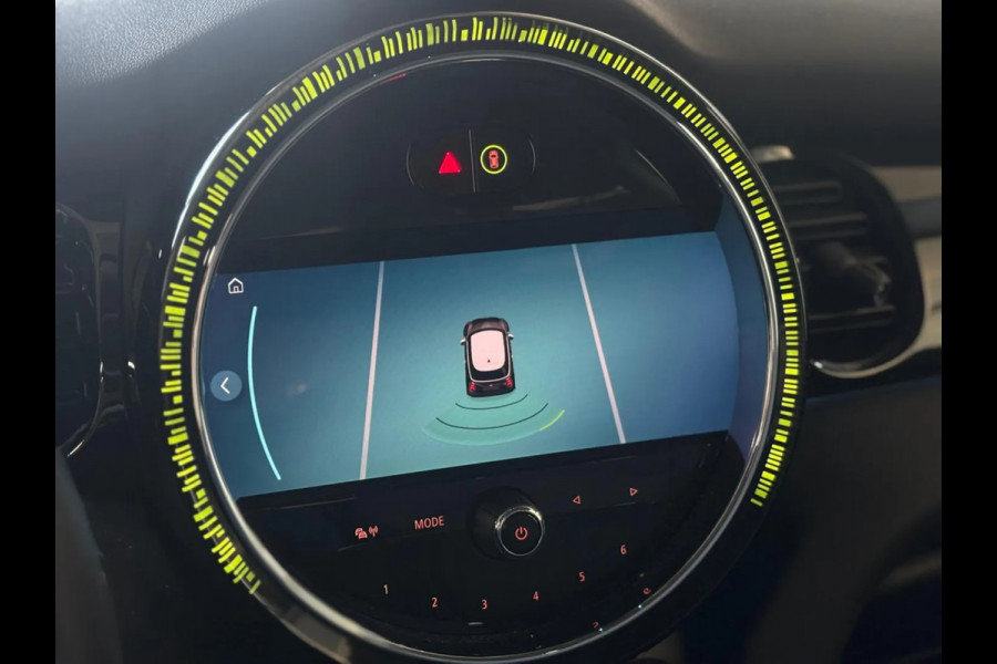 MINI Electric Camden Edition 33 kWh (NL-auto, 1e Eig, Dealer OndH, Carplay, StoelV, PDC, Navi, Climate Con, Cruise Con, Etc)