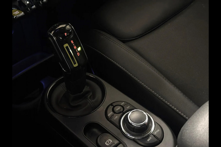 MINI Electric Camden Edition 33 kWh (NL-auto, 1e Eig, Dealer OndH, Carplay, StoelV, PDC, Navi, Climate Con, Cruise Con, Etc)