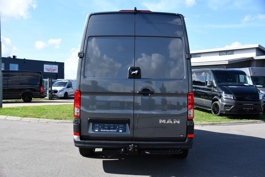 MAN TGE 3.180 35 2.0 L3H3 DC PB Edition Camera, Cruise, Carplay, LED, Automaat, Stoelverwarming, Leder, Trekhaak, Sensoren, Uniek!