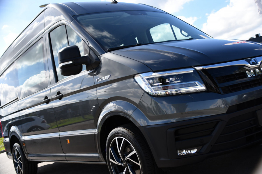 MAN TGE 3.180 35 2.0 L3H3 DC PB Edition Camera, Cruise, Carplay, LED, Automaat, Stoelverwarming, Leder, Trekhaak, Sensoren, Uniek!