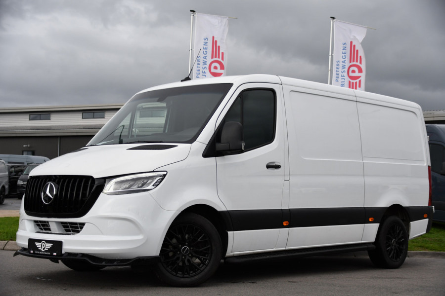 Mercedes-Benz Sprinter 319 V6 3.0 CDI L2H1 RWD AMG Edition Camera, Cruise, Carplay, LED, 10,5'' Mbux, 3500kg Trekhaak, Standkachel, Multimedia, Stoelverwarming, Automaat, Uniek!