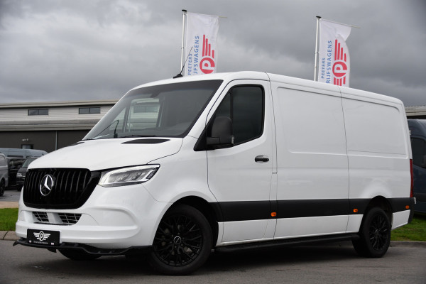 Mercedes-Benz Sprinter 319 V6 3.0 CDI L2H1 RWD AMG Edition Camera, Cruise, Carplay, LED, 10,5'' Mbux, 3500kg Trekhaak, Standkachel, Multimedia, Stoelverwarming, Automaat, Uniek!