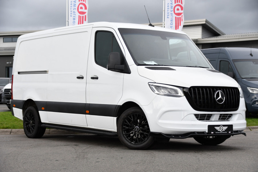 Mercedes-Benz Sprinter 319 V6 3.0 CDI L2H1 RWD AMG Edition Camera, Cruise, Carplay, LED, 10,5'' Mbux, 3500kg Trekhaak, Standkachel, Multimedia, Stoelverwarming, Automaat, Uniek!