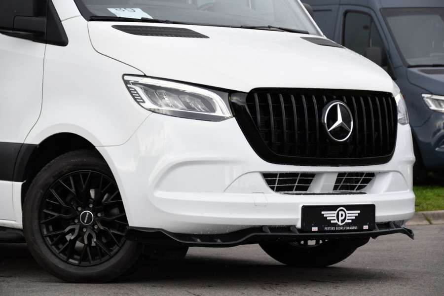 Mercedes-Benz Sprinter 319 V6 3.0 CDI L2H1 RWD AMG Edition Camera, Cruise, Carplay, LED, 10,5'' Mbux, 3500kg Trekhaak, Standkachel, Multimedia, Stoelverwarming, Automaat, Uniek!