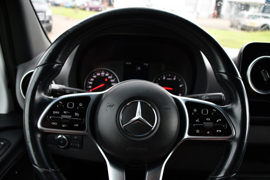 Mercedes-Benz Sprinter 319 V6 3.0 CDI L2H1 RWD AMG Edition Camera, Cruise, Carplay, LED, 10,5'' Mbux, 3500kg Trekhaak, Standkachel, Multimedia, Stoelverwarming, Automaat, Uniek!