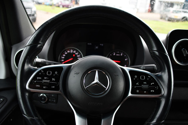 Mercedes-Benz Sprinter 319 V6 3.0 CDI L2H1 RWD AMG Edition Camera, Cruise, Carplay, LED, 10,5'' Mbux, 3500kg Trekhaak, Standkachel, Multimedia, Stoelverwarming, Automaat, Uniek!