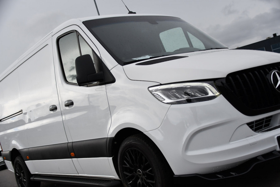 Mercedes-Benz Sprinter 319 V6 3.0 CDI L2H1 RWD AMG Edition Camera, Cruise, Carplay, LED, 10,5'' Mbux, 3500kg Trekhaak, Standkachel, Multimedia, Stoelverwarming, Automaat, Uniek!