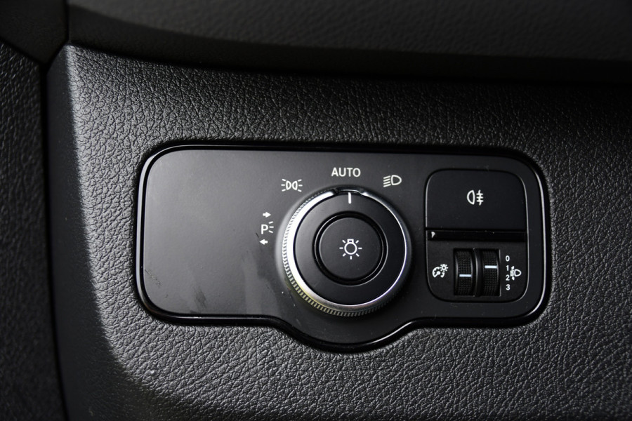 Mercedes-Benz Sprinter 319 V6 3.0 CDI L2H1 RWD AMG Edition Camera, Cruise, Carplay, LED, 10,5'' Mbux, 3500kg Trekhaak, Standkachel, Multimedia, Stoelverwarming, Automaat, Uniek!