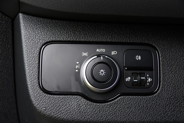 Mercedes-Benz Sprinter 319 V6 3.0 CDI L2H1 RWD AMG Edition Camera, Cruise, Carplay, LED, 10,5'' Mbux, 3500kg Trekhaak, Standkachel, Multimedia, Stoelverwarming, Automaat, Uniek!