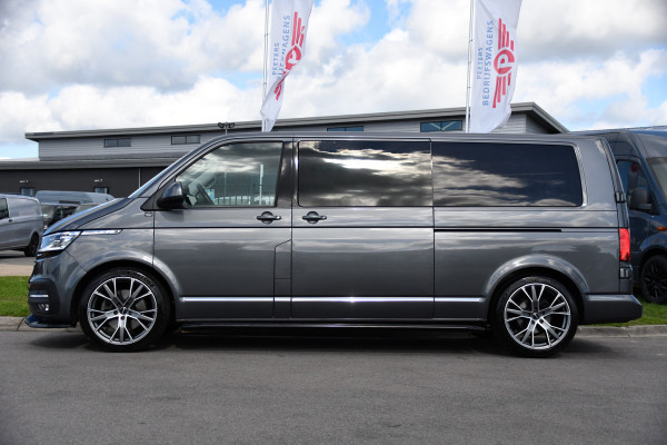 Volkswagen Transporter 2.0 TDI L2H1 32 DC Caravelle Virtual, Adaptieve Cruise, Carplay, LED, Leder, 2 x Electrische deur, Automaat, Clima, Stoelverwarming, Uniek! Bulli / Highline