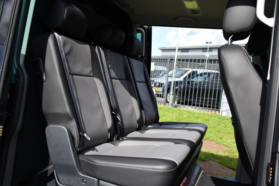 Volkswagen Transporter 2.0 TDI L2H1 32 DC Caravelle Virtual, Adaptieve Cruise, Carplay, LED, Leder, 2 x Electrische deur, Automaat, Clima, Stoelverwarming, Uniek! Bulli / Highline