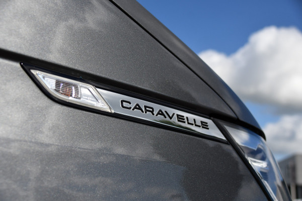 Volkswagen Transporter 2.0 TDI L2H1 32 DC Caravelle Virtual, Adaptieve Cruise, Carplay, LED, Leder, 2 x Electrische deur, Automaat, Clima, Stoelverwarming, Uniek! Bulli / Highline