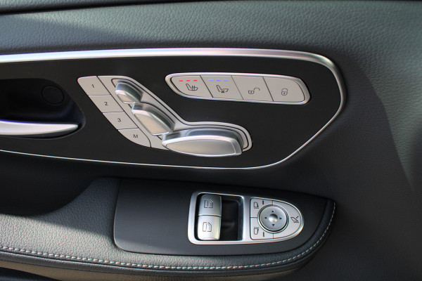 Mercedes-Benz V-Klasse 300d / XXL / AMG / DC / 4-Matic / Luchtvering / Elec Stoel / Burmester / NIEUWSTAAT