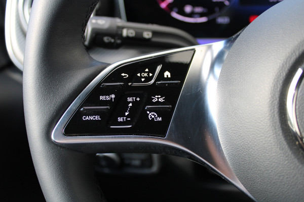 Mercedes-Benz V-Klasse 300d / XXL / AMG / DC / 4-Matic / Luchtvering / Elec Stoel / Burmester / NIEUWSTAAT