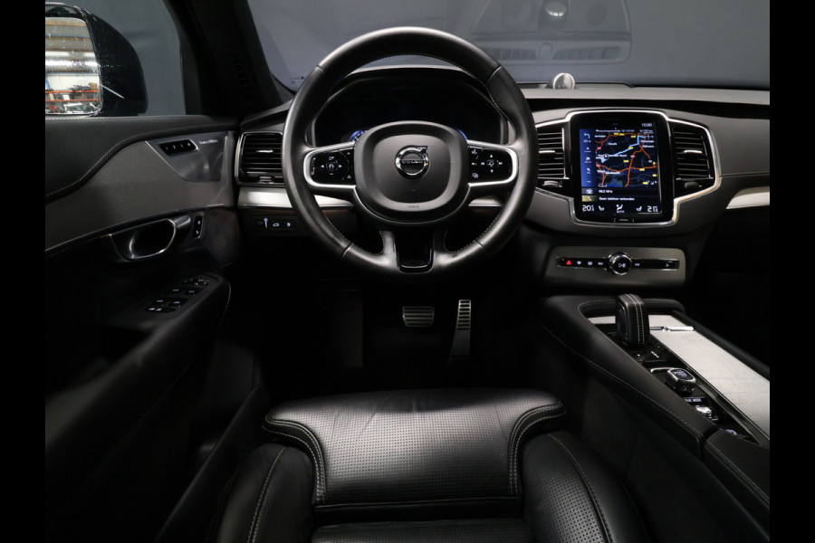 Volvo XC90 2.0 T8 Recharge AWD R-Design [SCHUIFKANTELDAK, TREKHAAK, APPLE CARPLAY, ANDROID, BOWERS & WILKINS, STOELVERWARMING, MEMORY, CRUISECONTROL, 360 CAMERA, PDC V+A, MASSAGE STOELEN, STUURVERWARMING, 7 PERSOONS, NIEUWSTAAT]