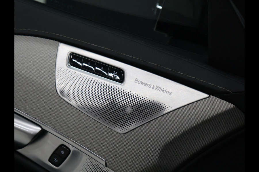 Volvo XC90 2.0 T8 Recharge AWD R-Design [SCHUIFKANTELDAK, TREKHAAK, APPLE CARPLAY, ANDROID, BOWERS & WILKINS, STOELVERWARMING, MEMORY, CRUISECONTROL, 360 CAMERA, PDC V+A, MASSAGE STOELEN, STUURVERWARMING, 7 PERSOONS, NIEUWSTAAT]