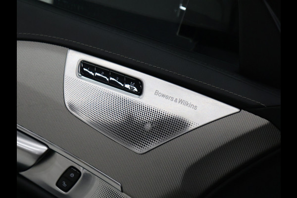 Volvo XC90 2.0 T8 Recharge AWD R-Design [SCHUIFKANTELDAK, TREKHAAK, APPLE CARPLAY, ANDROID, BOWERS & WILKINS, STOELVERWARMING, MEMORY, CRUISECONTROL, 360 CAMERA, PDC V+A, MASSAGE STOELEN, STUURVERWARMING, 7 PERSOONS, NIEUWSTAAT]