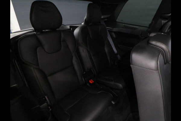 Volvo XC90 2.0 T8 Recharge AWD R-Design [SCHUIFKANTELDAK, TREKHAAK, APPLE CARPLAY, ANDROID, BOWERS & WILKINS, STOELVERWARMING, MEMORY, CRUISECONTROL, 360 CAMERA, PDC V+A, MASSAGE STOELEN, STUURVERWARMING, 7 PERSOONS, NIEUWSTAAT]