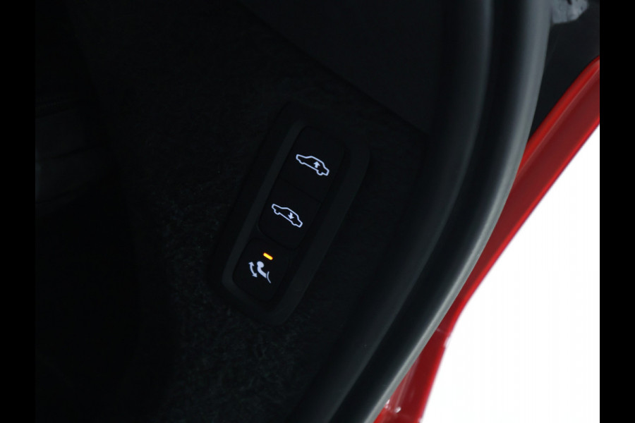 Volvo XC90 2.0 T8 Recharge AWD R-Design [SCHUIFKANTELDAK, TREKHAAK, APPLE CARPLAY, ANDROID, BOWERS & WILKINS, STOELVERWARMING, MEMORY, CRUISECONTROL, 360 CAMERA, PDC V+A, MASSAGE STOELEN, STUURVERWARMING, 7 PERSOONS, NIEUWSTAAT]