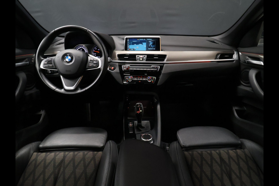 BMW X1 sDrive18i Executive Edition [HEAD-UP DISPLAY, CRUISECONTROL, PDC A, ELEKTRISCHE ACHTERKLEP, CLIMATE CONTROL, NAVIGATIE, LED, NIEUWSTAAT]