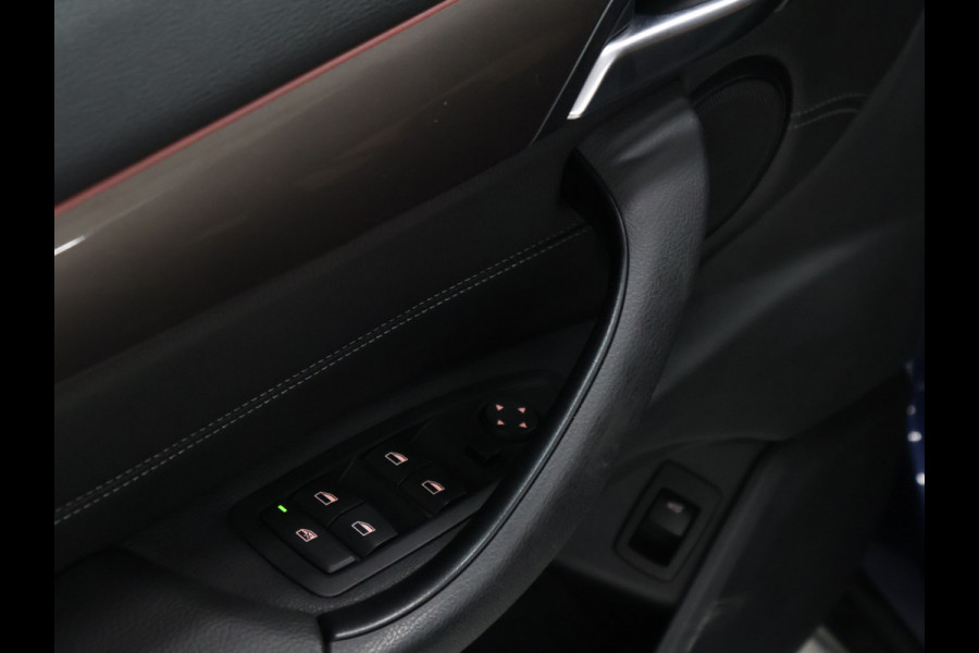 BMW X1 sDrive18i Executive Edition [HEAD-UP DISPLAY, CRUISECONTROL, PDC A, ELEKTRISCHE ACHTERKLEP, CLIMATE CONTROL, NAVIGATIE, LED, NIEUWSTAAT]