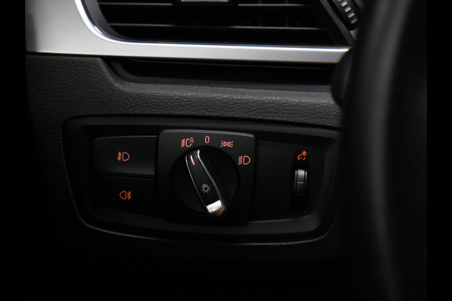 BMW X1 sDrive18i Executive Edition [HEAD-UP DISPLAY, CRUISECONTROL, PDC A, ELEKTRISCHE ACHTERKLEP, CLIMATE CONTROL, NAVIGATIE, LED, NIEUWSTAAT]