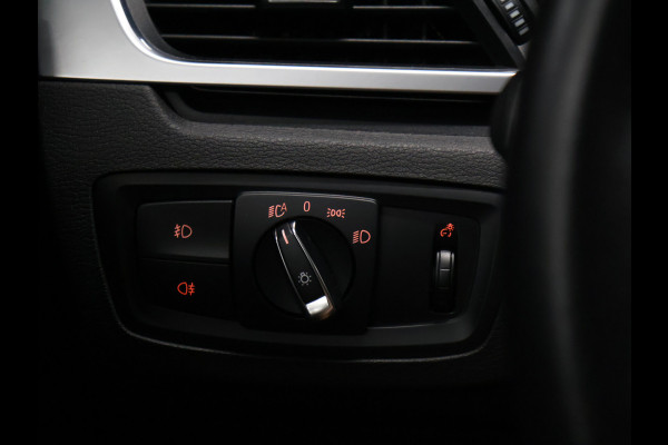 BMW X1 sDrive18i Executive Edition [HEAD-UP DISPLAY, CRUISECONTROL, PDC A, ELEKTRISCHE ACHTERKLEP, CLIMATE CONTROL, NAVIGATIE, LED, NIEUWSTAAT]