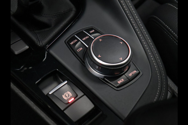 BMW X1 sDrive18i Executive Edition [HEAD-UP DISPLAY, CRUISECONTROL, PDC A, ELEKTRISCHE ACHTERKLEP, CLIMATE CONTROL, NAVIGATIE, LED, NIEUWSTAAT]