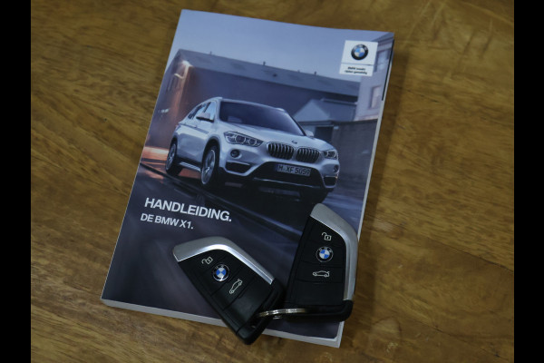 BMW X1 sDrive18i Executive Edition [HEAD-UP DISPLAY, CRUISECONTROL, PDC A, ELEKTRISCHE ACHTERKLEP, CLIMATE CONTROL, NAVIGATIE, LED, NIEUWSTAAT]