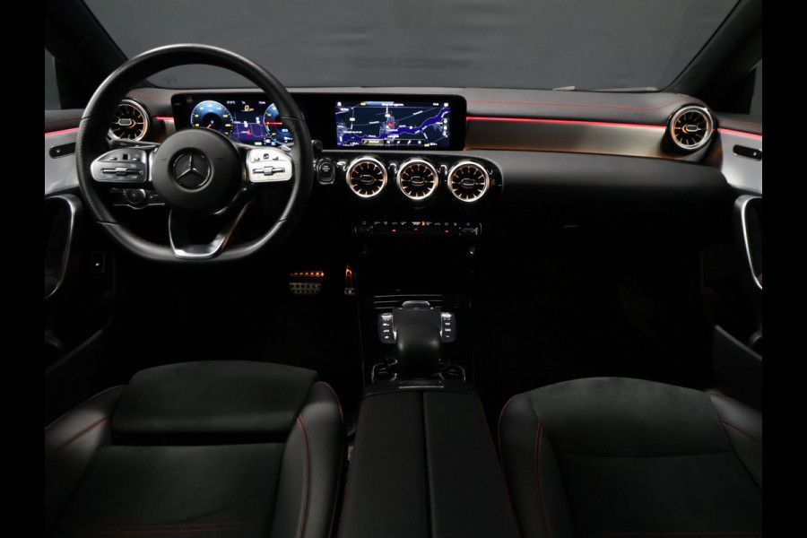 Mercedes-Benz CLA-Klasse 250 e AMG Line [APPLE CARPLAY, ANDROID, TREKHAAK, STOELVERWARMING, CRUISE CONTROL, PDC V+A, ACHTERUITRIJ CAMERA, AMG STYLING, NAVIGATIE, CLIMATE CONTROL, NIEUWSTAAT]