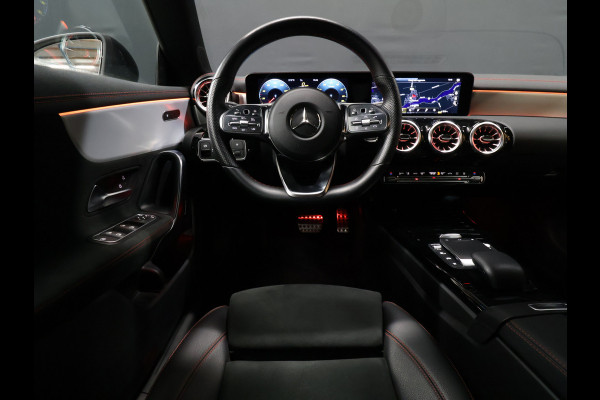Mercedes-Benz CLA-Klasse 250 e AMG Line [APPLE CARPLAY, ANDROID, TREKHAAK, STOELVERWARMING, CRUISE CONTROL, PDC V+A, ACHTERUITRIJ CAMERA, AMG STYLING, NAVIGATIE, CLIMATE CONTROL, NIEUWSTAAT]
