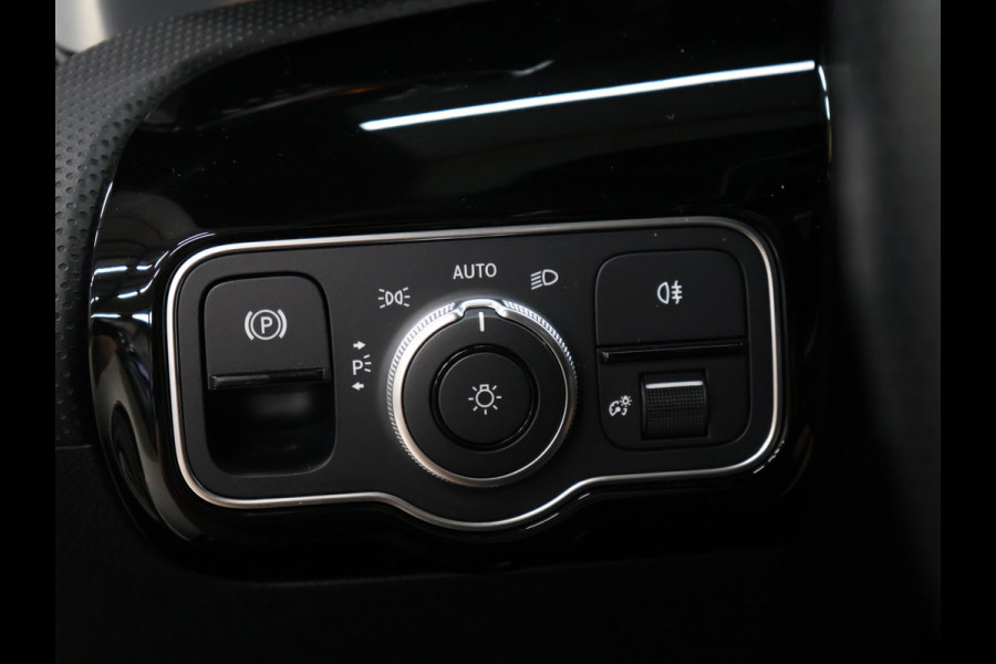 Mercedes-Benz CLA-Klasse 250 e AMG Line [APPLE CARPLAY, ANDROID, TREKHAAK, STOELVERWARMING, CRUISE CONTROL, PDC V+A, ACHTERUITRIJ CAMERA, AMG STYLING, NAVIGATIE, CLIMATE CONTROL, NIEUWSTAAT]