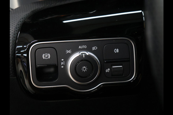 Mercedes-Benz CLA-Klasse 250 e AMG Line [APPLE CARPLAY, ANDROID, TREKHAAK, STOELVERWARMING, CRUISE CONTROL, PDC V+A, ACHTERUITRIJ CAMERA, AMG STYLING, NAVIGATIE, CLIMATE CONTROL, NIEUWSTAAT]