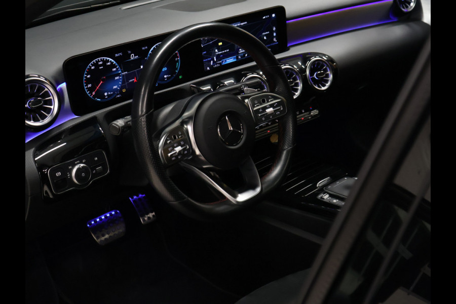 Mercedes-Benz A-Klasse 250 e Business Solution AMG Limited [SCHUIFKANTELDAK, APPLE CARPLAY, ANDROID, STOELVERWARMING, CRUISE CONTROL, PDC V+A, ACHTERUITRIJ CAMERA, KEYLESS ENTRY, CLIMATE CONTROL, NAVIGATIE, NIEUWSTAAT]