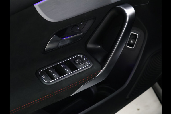 Mercedes-Benz A-Klasse 250 e Business Solution AMG Limited [SCHUIFKANTELDAK, APPLE CARPLAY, ANDROID, STOELVERWARMING, CRUISE CONTROL, PDC V+A, ACHTERUITRIJ CAMERA, KEYLESS ENTRY, CLIMATE CONTROL, NAVIGATIE, NIEUWSTAAT]