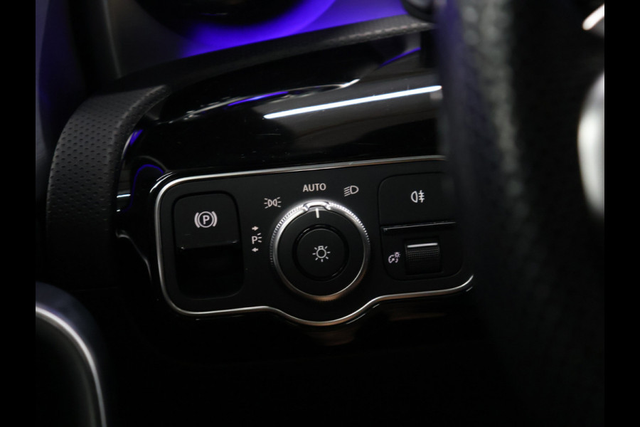 Mercedes-Benz A-Klasse 250 e Business Solution AMG Limited [SCHUIFKANTELDAK, APPLE CARPLAY, ANDROID, STOELVERWARMING, CRUISE CONTROL, PDC V+A, ACHTERUITRIJ CAMERA, KEYLESS ENTRY, CLIMATE CONTROL, NAVIGATIE, NIEUWSTAAT]