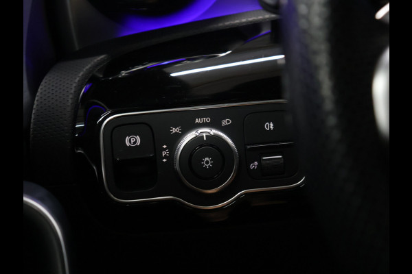 Mercedes-Benz A-Klasse 250 e Business Solution AMG Limited [SCHUIFKANTELDAK, APPLE CARPLAY, ANDROID, STOELVERWARMING, CRUISE CONTROL, PDC V+A, ACHTERUITRIJ CAMERA, KEYLESS ENTRY, CLIMATE CONTROL, NAVIGATIE, NIEUWSTAAT]