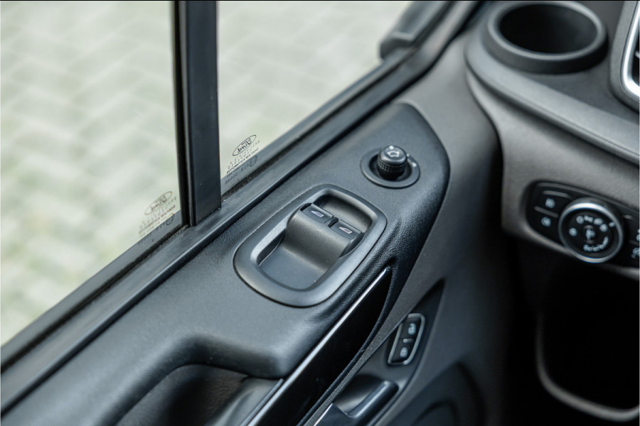 Ford Transit Custom 2.0 TDCI 185 PK Sport | Marge | BPM & BTW Vrij | ACC | Bi-Xenon | Camera | Navigatie | CarPlay | DAB | Trekhaak | Cruise control | Nieuwe APK