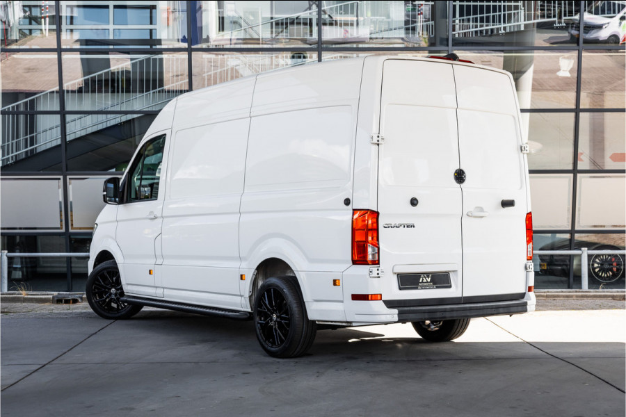 Volkswagen Crafter 35 2.0 TDI 177 PK L3H3 | Bi-Xenon | CarPlay | Camera | Navigatie | Cruise control | DAB | Betimmering | PDC | Dealer onderhouden | Nieuwe APK | Euro 6