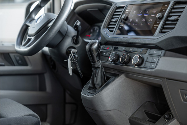 Volkswagen Crafter 35 2.0 TDI 177 PK L3H3 | Bi-Xenon | CarPlay | Camera | Navigatie | Cruise control | DAB | Betimmering | PDC | Dealer onderhouden | Nieuwe APK | Euro 6