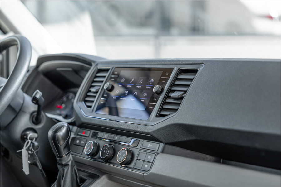 Volkswagen Crafter 35 2.0 TDI 177 PK L3H3 | Bi-Xenon | CarPlay | Camera | Navigatie | Cruise control | DAB | Betimmering | PDC | Dealer onderhouden | Nieuwe APK | Euro 6