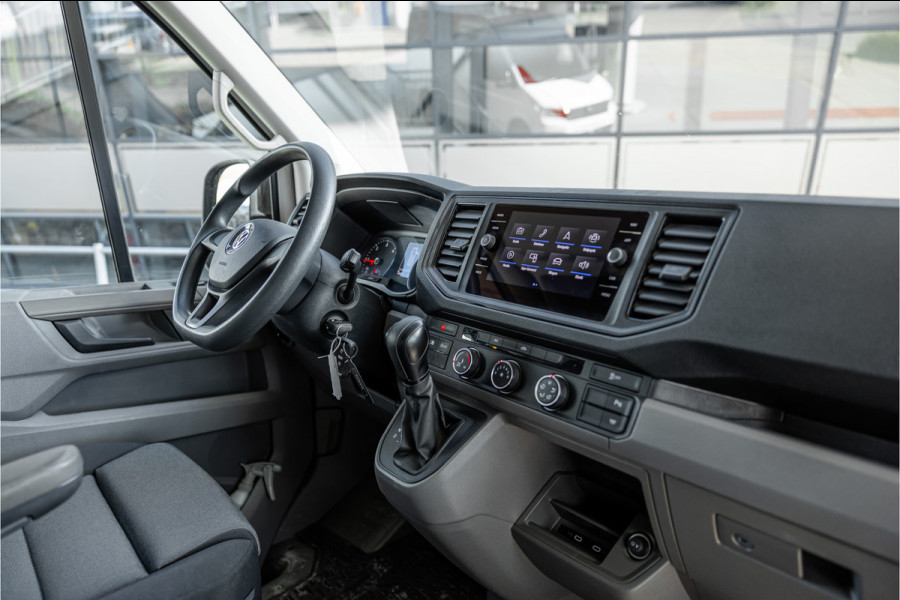 Volkswagen Crafter 35 2.0 TDI 177 PK L3H3 | Bi-Xenon | CarPlay | Camera | Navigatie | Cruise control | DAB | Betimmering | PDC | Dealer onderhouden | Nieuwe APK | Euro 6