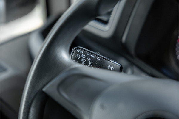 Volkswagen Crafter 35 2.0 TDI 177 PK L3H3 | Bi-Xenon | CarPlay | Camera | Navigatie | Cruise control | DAB | Betimmering | PDC | Dealer onderhouden | Nieuwe APK | Euro 6